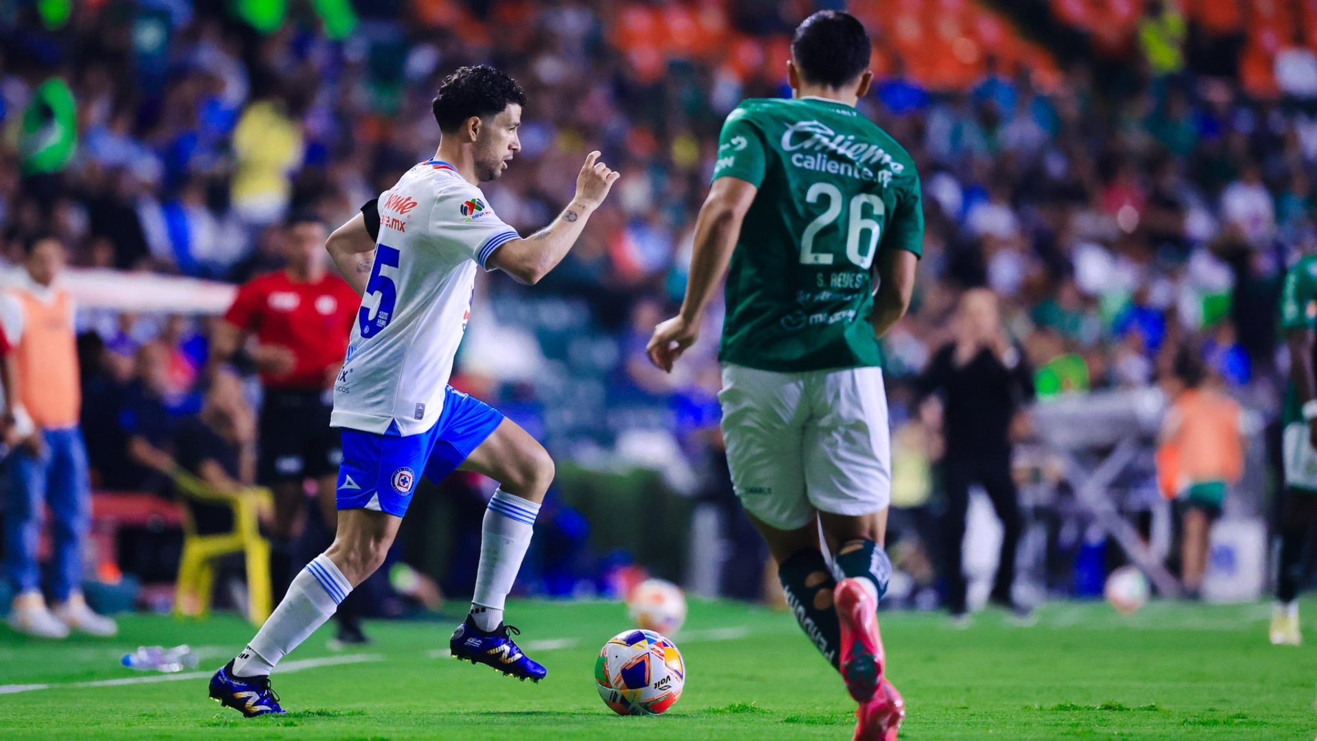 Resultados clave y estadísticas de partidos oficiales entre León y Cruz Azul